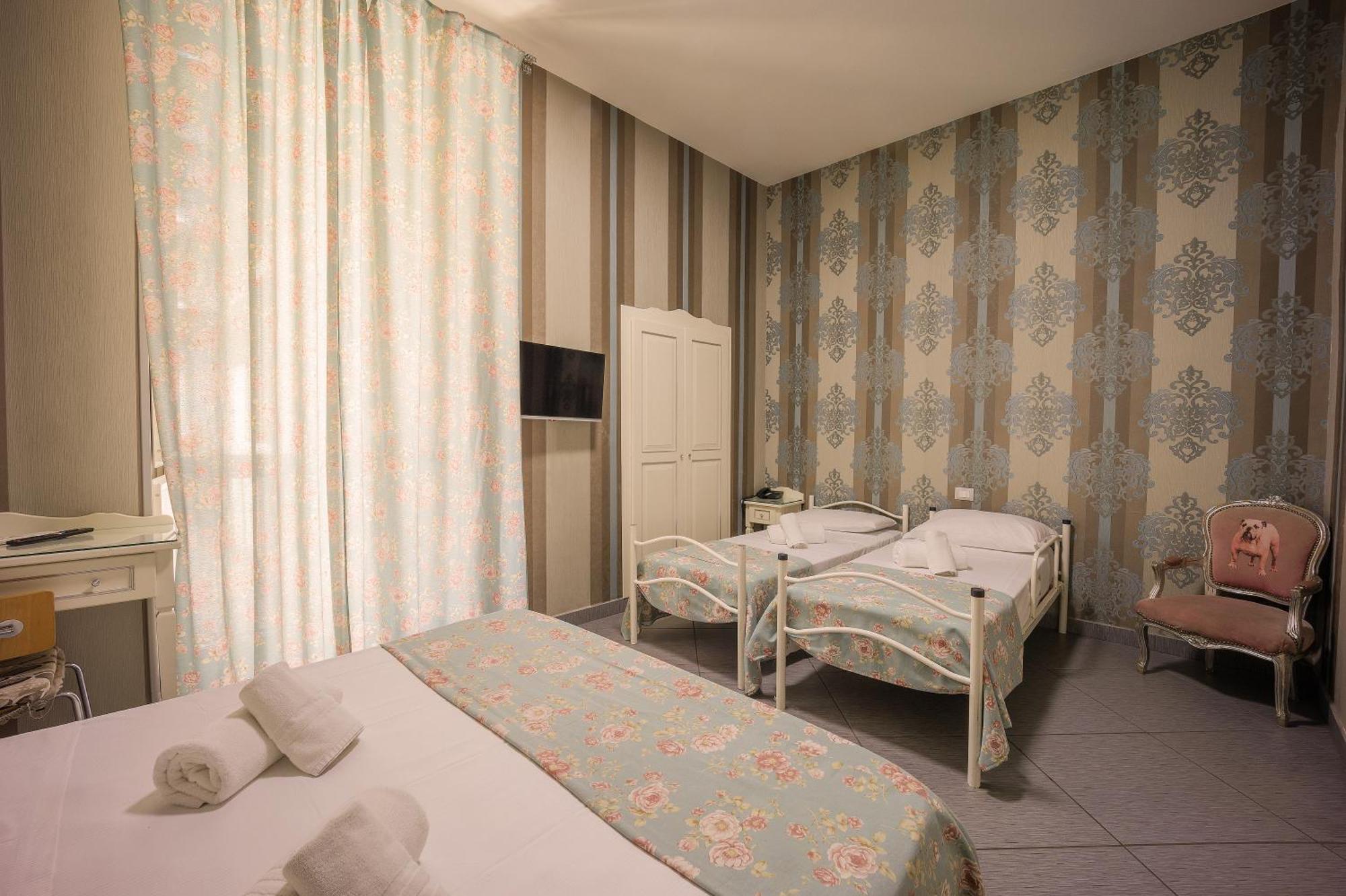 Hotel New Sayonara Napels Buitenkant foto